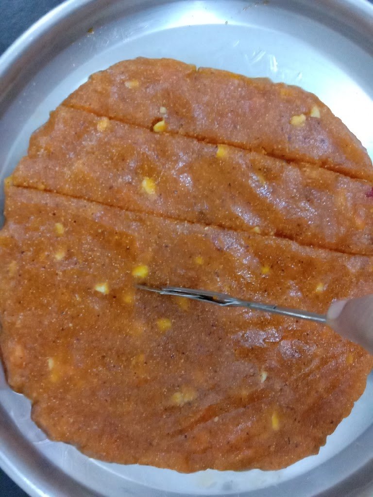 Cutting halwa into square pieces, Papaya barfi recipe.