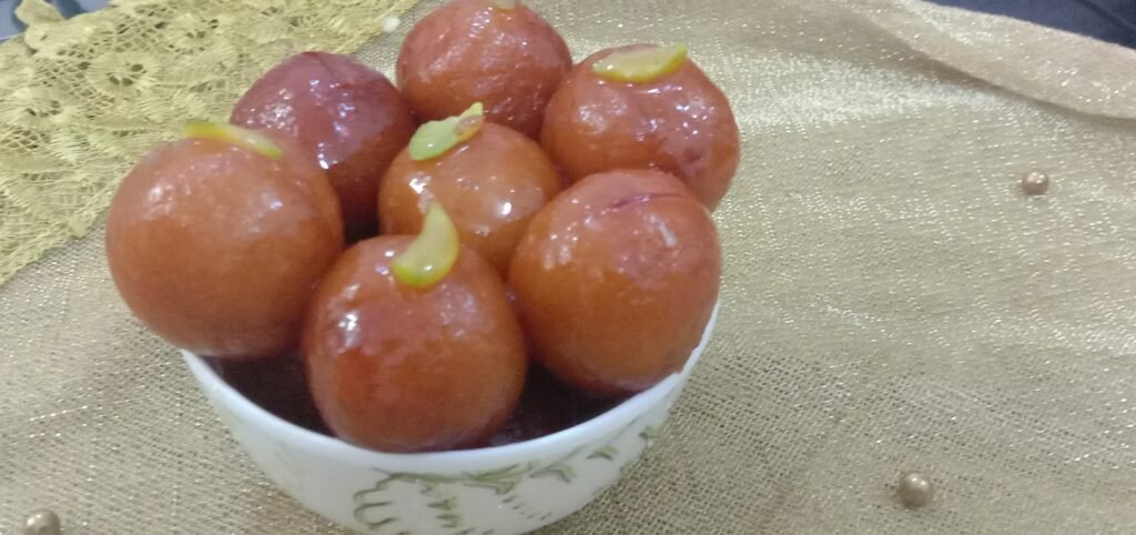 Gulab jamuns in bowl, Gulab jamun recipe.