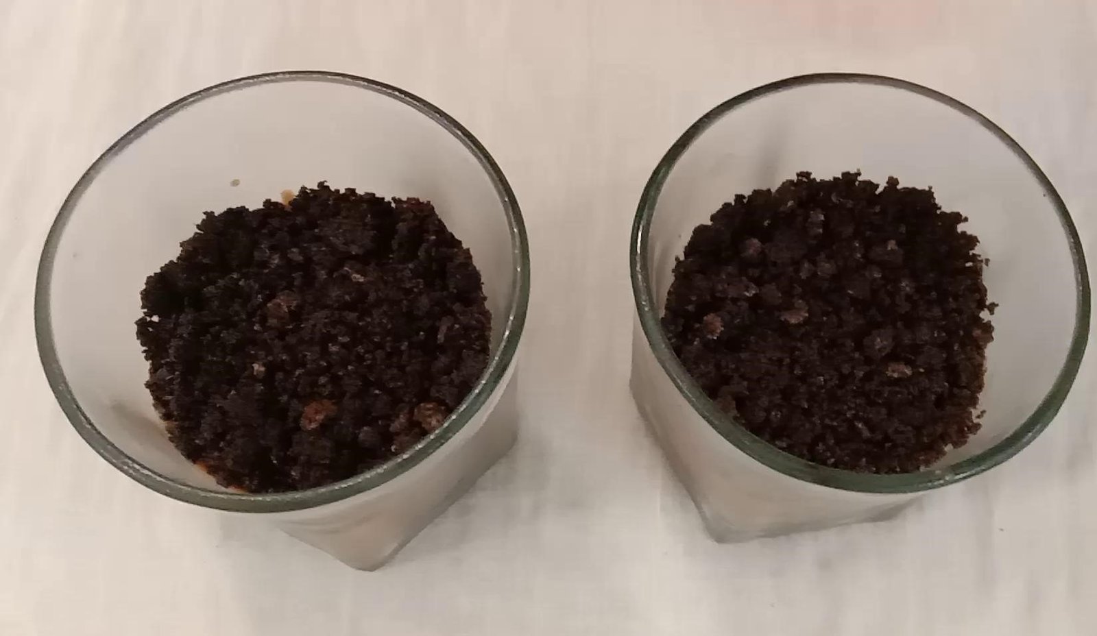 Keeping oreo powder & chocolate filled glasses in freezer, Oreo pudding.