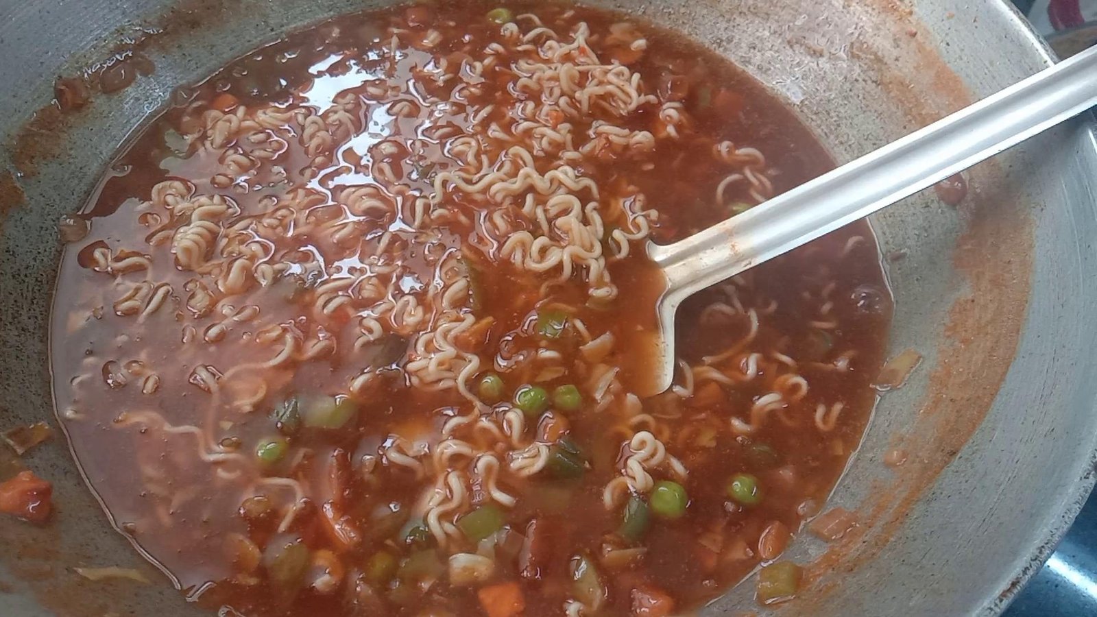 Mixing noodles with soup, Maggi noodles recipe. 